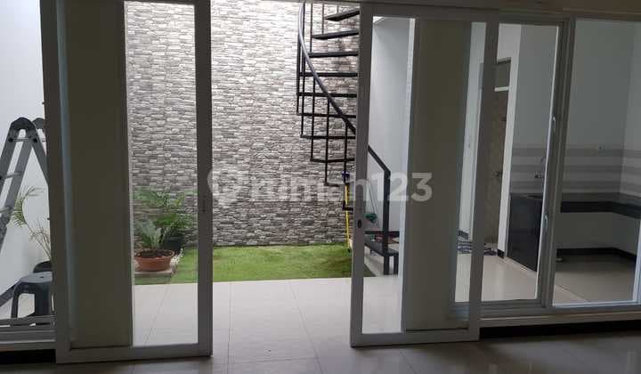 Dijual Rumah 2 Lantai Di Taman Kopo Indah 5