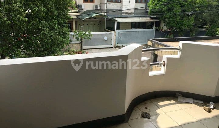 Disewa Rumah 3 Lantai Semi Furnish Di Batununggal