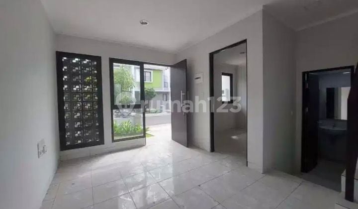 # For Sale: House in Summarecon, Dayana Cluster, Near Toll Road, Summarecon Mall, Borromeus Hospital
