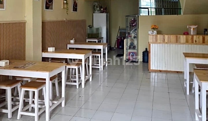 For Rent: 3-Story Shop House on Jl. Genteng
