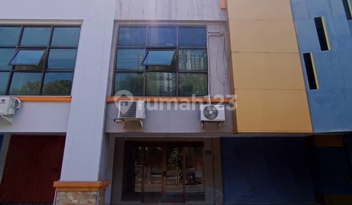 Disewakan Ruko Plaza Segi Delapan Hadap Jalan Raya