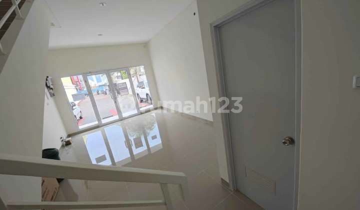 For Sale: 2-Story Pisa Grande Shop House in Gading Serpong, Tangerang