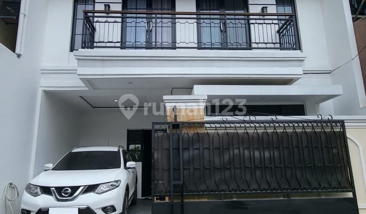 Dijual Rumah American Classic di Pamulang Tangerang Selatan