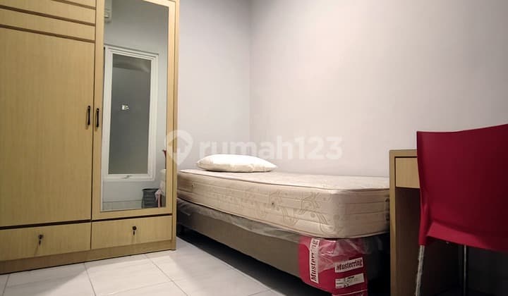 Rumah Kost 3 Lantai, Khusus Wanita, 6 Menit ke Stan, Siap Pakai, Masih Aktif Operasional Bintaro Tangerang
