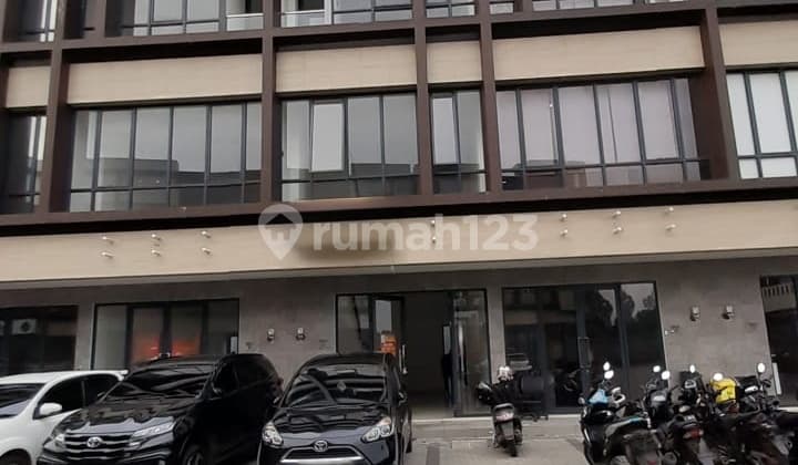 Selling at a Loss! 3-Story Shop House in Northridge, BSD City, Tangerang