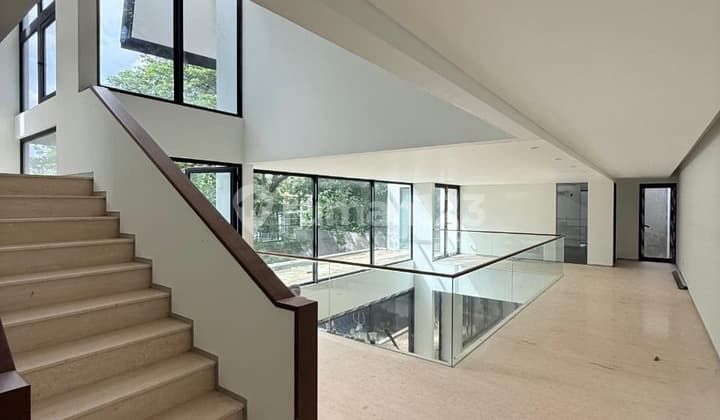 Luxury House Simprug Golf - Private Pool, One Gate, Dekat Senayan