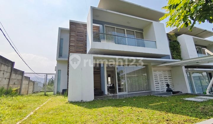 Dijual Hunian Nyaman dengan View Pegunungan di Area Dago Bandung