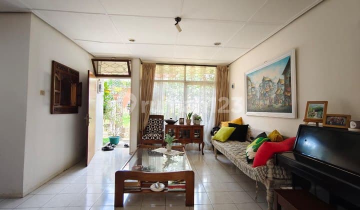 DIJUAL Rumah Asri Bangunan Lama Terawat dkt CISITU DAGO Bandung