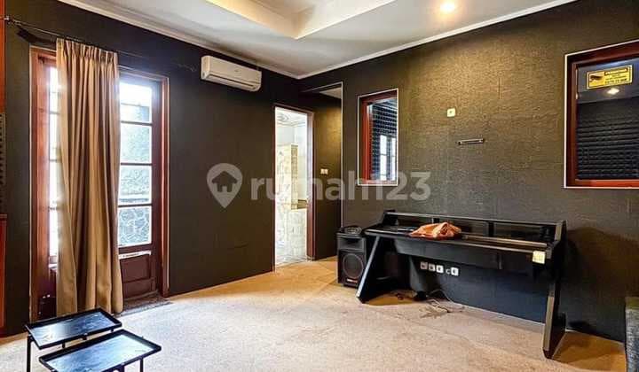 Spacious Land and Well-Maintained Building in a Strategic Location, Pancoran, South Jakarta.