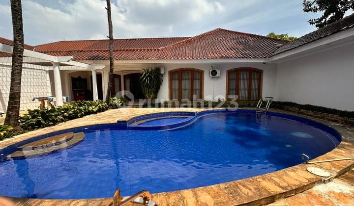 Rumah Sewa Mewah Siap Huni Ada Kolam Renang di Cilandak, Jakarta Selatan