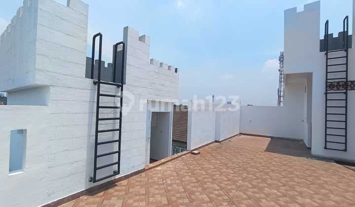 Comfortable 2.5-Story Luxury House in BSD Puspita Loka, Tangerang