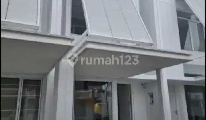 Rumah Sewa Full Furnished 2 Lantai Siap Huni di Tabebuya BSD, Tangerang
