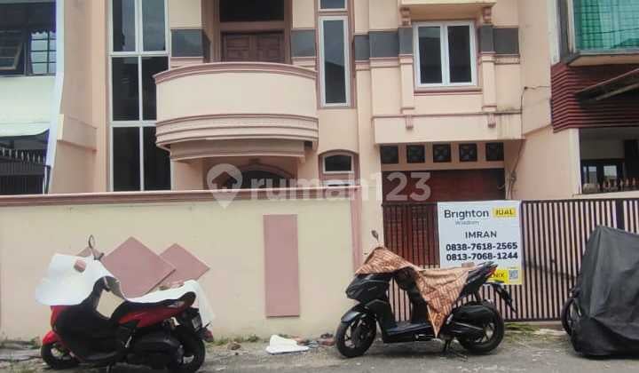 Rumah Mewah Taman Polonia 3