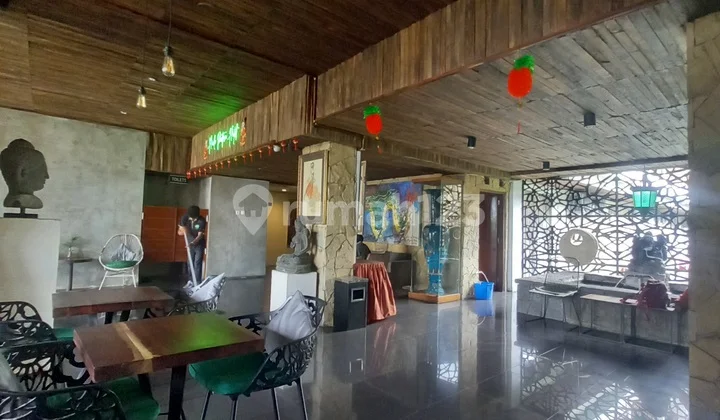 Dekat Pantai Munduk Catu, Hotel