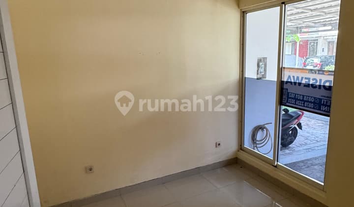 Disewakan Murah Rumah di Residence One 3 + 1 Kamar Tidur