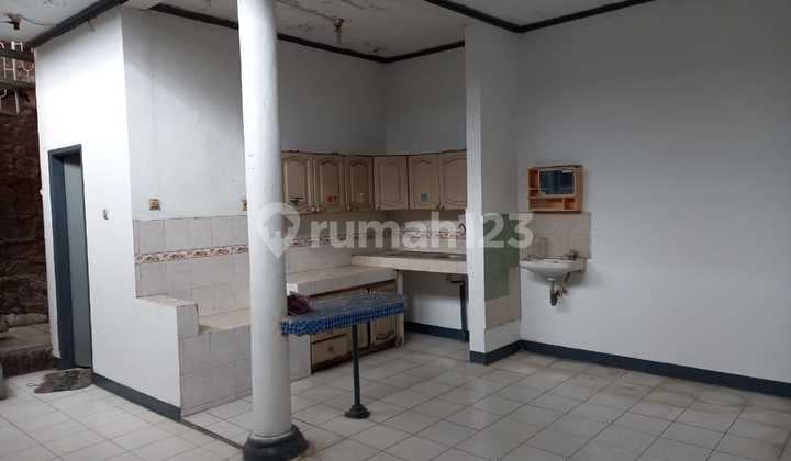 Rumah Di Daerah Taman Kopo Indah 1 Bergaya Minimalis Sederhana