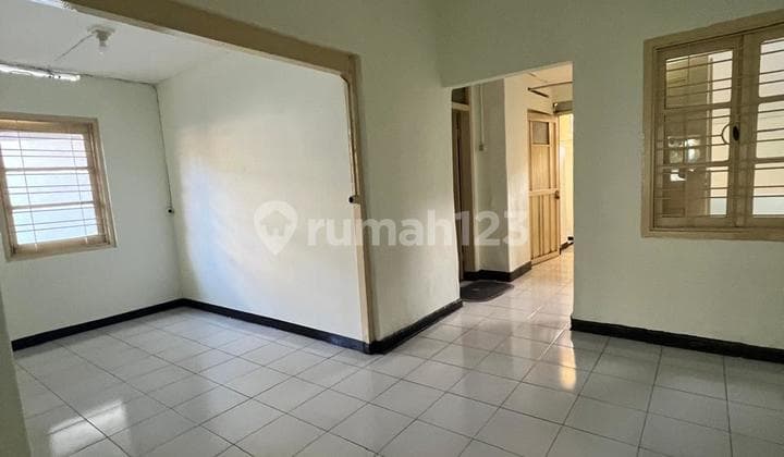 Rumah Bagus Dan Nyaman Dengan Lokasi Strategis Dan Lingkungan Sejuk Di Kawasan Sayap Pajajaran