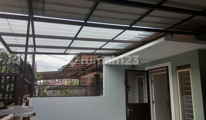 A Simple Minimalist House in the Cool Environment of Taman Holis Indah