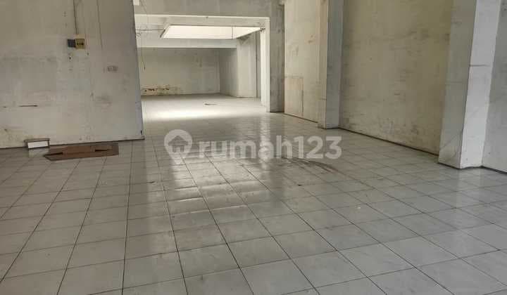 Ruko 3 Lantai Dengan Tempat Yang Luas Dan Lokasi Strategis Di Kawasan Astanaanyar