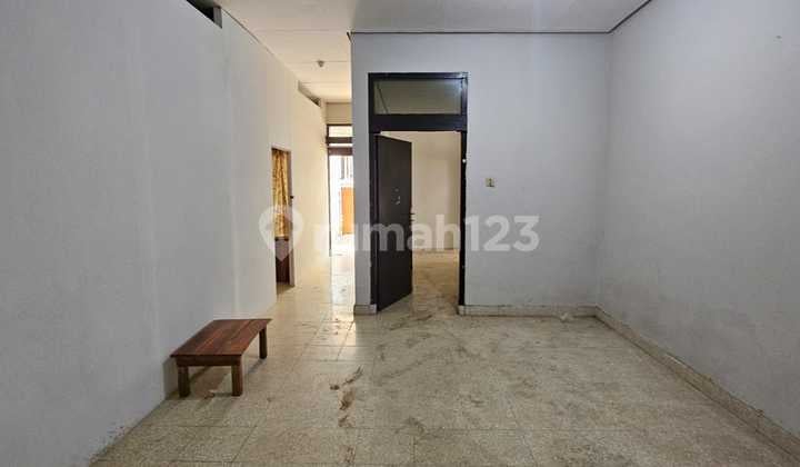 Dijual Rumah Besar Dan Luas Dengan Lingkungan Sejuk Di Kawasan Geger Kalong Tengah
