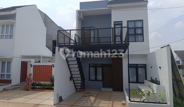 Sharia House in Cibubur, Freehold Certificate, Flood-Free, Close to Narogong Toll Road