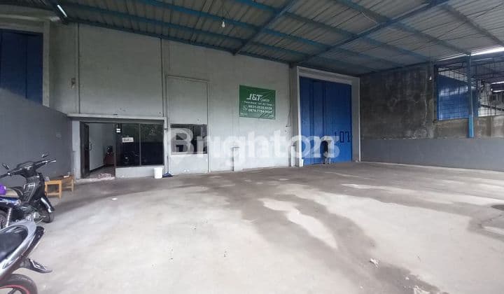 GUDANG SIAP PAKAI DEKAT BANDARA SOEKARNO HATTA DI BAYUR KEDAUNG BARAT SEPATAN TIMUR TANGERANG BANTEN