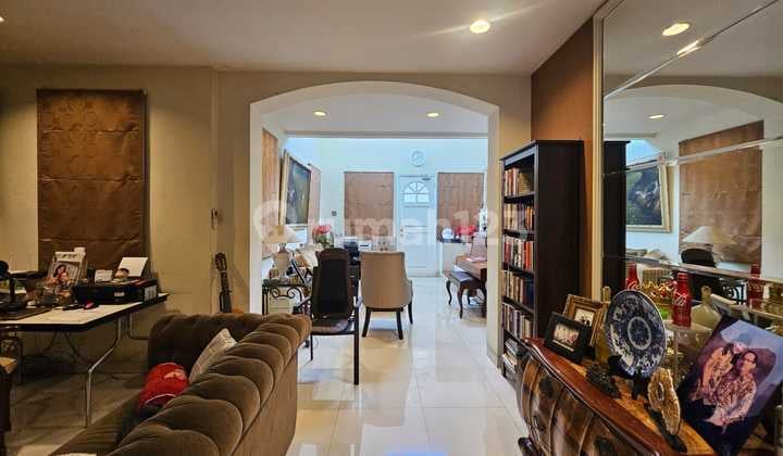 Dijual Rumah Bagus, Linkungan Asri, Siap Huni, Di Lippo Karawaci