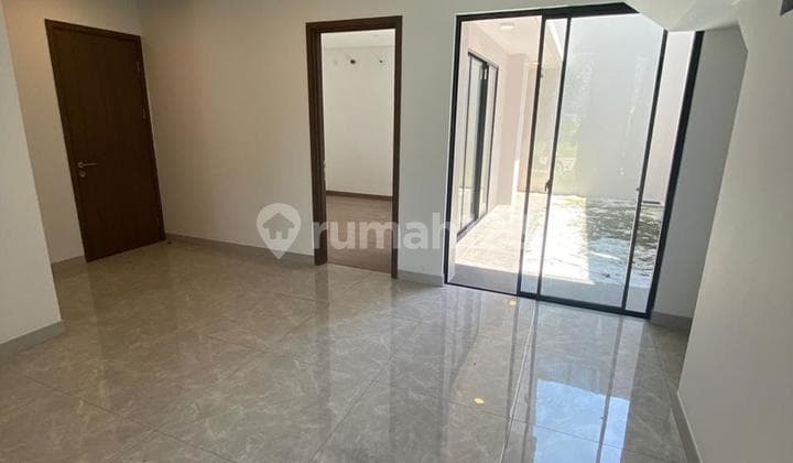 Rumah 3 Lantai, Lingkungan Asri, Siap Huni, di Eona BSD