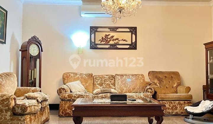 Rumah minimalis 2 lantai dalam cluster di Tebet