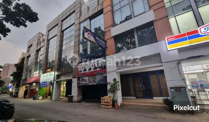 Ruko siap pakai 4 lantai di Kebayoran Arcade