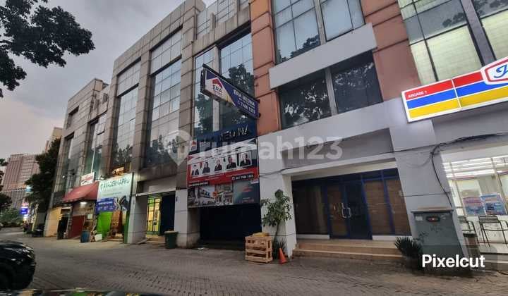 Ruko siap pakai 4 lantai di Kebayoran Arcade