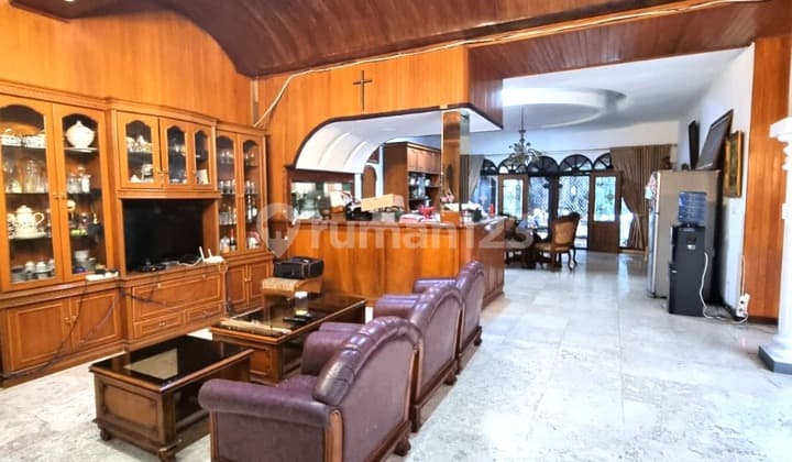 Rumah mewah 2 lantai siap huni dalam cluster di Permata hijau