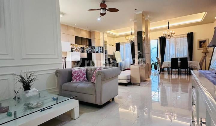 Rumah Cantik Di Bsd,lokasi Strategis,nyaman Dan Siap Huni