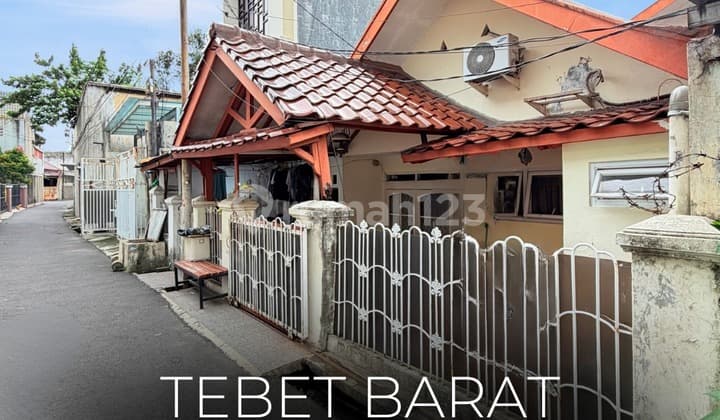 Termurah !! di Jual Rumah Hitung Tanah di Tebet Barat, Akses Mudah Jalan 1 Mobil, Lokasi Strategis, Nego !