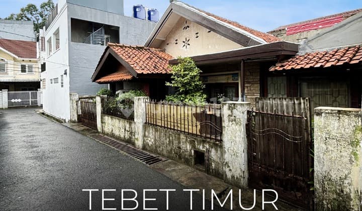 Termurah !! Walking Distance To Eco Park Tebet ! Rumah Hitung Tanah Akses Jalan 1 Mobil, Lokasi Strategis, Nego !
