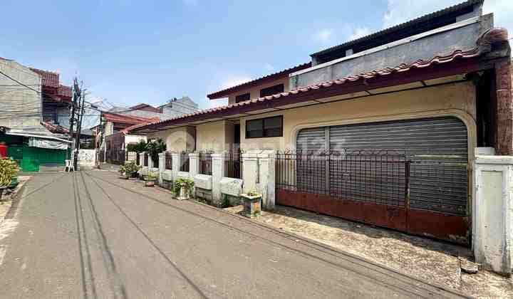 RUMAH DAN KOST2AN, AKSES JALAN 2 MOBIL, LOKASI STRATEGIS, POSISI HOEK, DEKAT KE AREA BISNIS ASEM BARIS RAYA, DEKAT KE JLN MT HARYONO, HARGA NEGO!