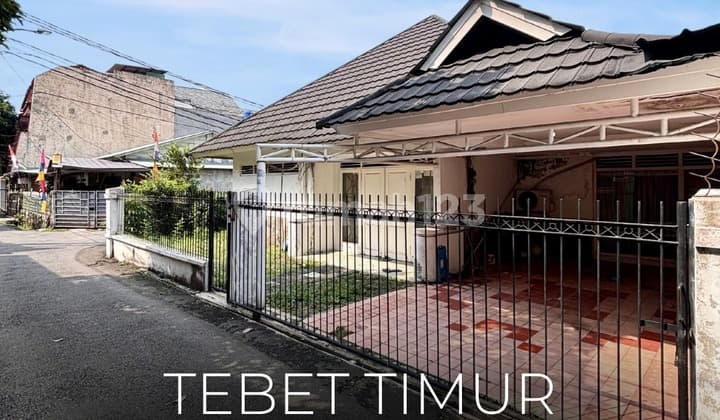 CHEAPEST !! FOR SALE OLD HOUSE IN GOOD CONDITION IN EAST TEBET, ACCESSIBLE BY CAR, CLOSE TO MAIN ROAD, STRATEGIC LOCATION, NEGOTIABLE PRICE !