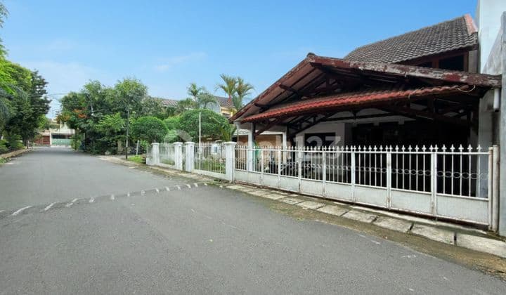 Cheapest !! House for Sale in Premium Complex Tebet - Gudang Peluru, 3 Car Road Access Corner Position, Negotiable