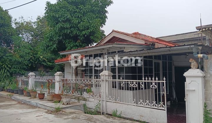 OLD HOUSE LIVABLE IN KEBAYORAN LAMA