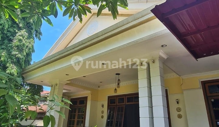 Rumah Full Furnished Strategis Siap Huni di Jalan Guntur