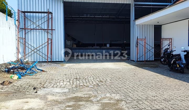 Gudang Strategis Bagus Luas Eksklusif di Jalan Simongan