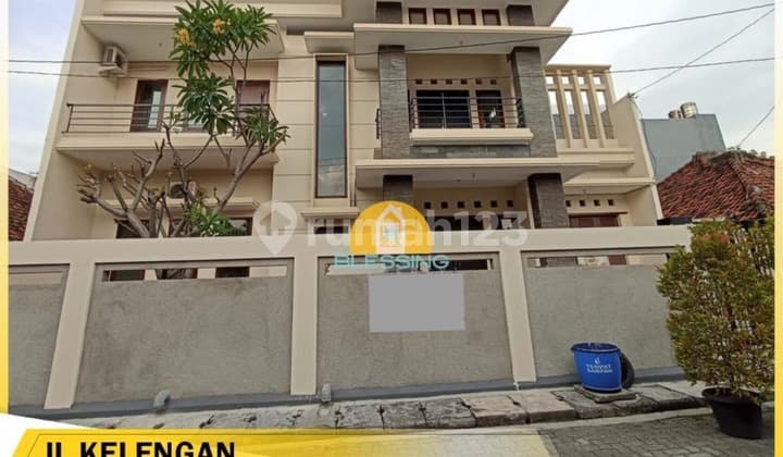 Rumah Besar Mewah Strategis Di Jalan Kelengan