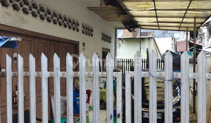 Cheap House for Rent in East Cideng, Tanah Abang, Central Jakarta