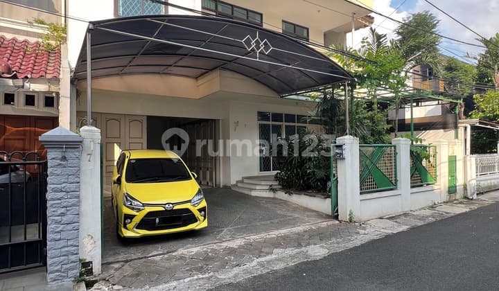 Rumah Modern Minimalis Senopati Area Kebayoran Baru LT 217