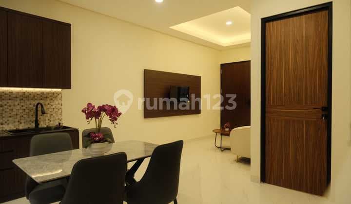 Premium Living: Rumah Dua Lantai Fully Furnished, Siap Huni