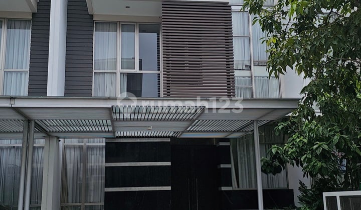 Rumah Golf Island Cluster Mozart Signatures Semifurnish