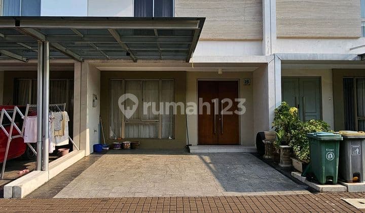 Town House Allegro 3 Lantai Bagus Sekali