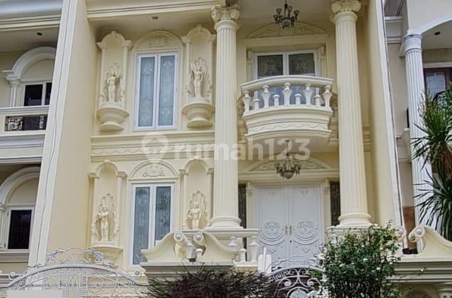 Dijual Rumah di Walet Pik 8X25 3 Lantai Full Furnished SHM
