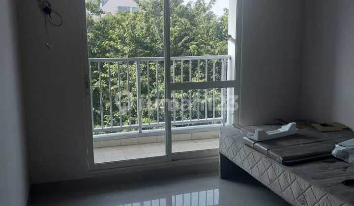 Strategis, Lingkungan Aman