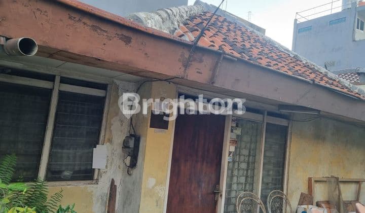 OLD HOUSE BECOMES EMPTY LAND IN ROXY MAS